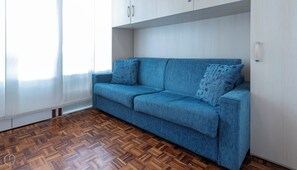 Een 55-inch televisie met kabelzenders