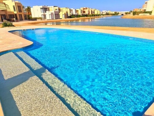 3-BR Duplex/Sharing pool