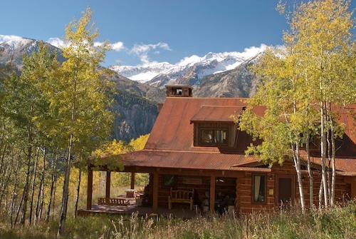Luxury magical mountain complex at the heart of the Colorado Rocky Mountains 