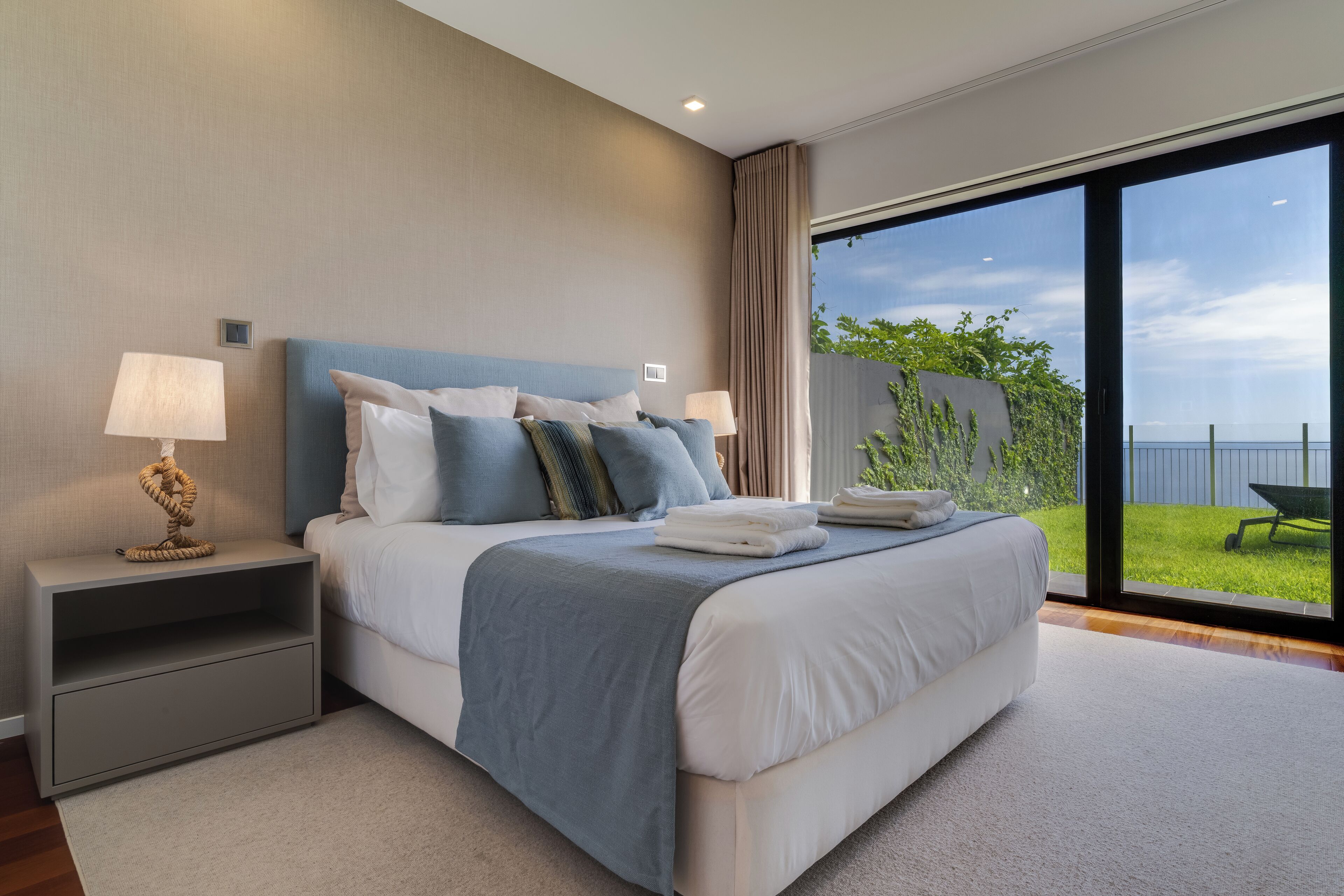 Panoramic-Apartment | 2 Schlafzimmer, hochwertige Bettwaren, Daunenbettdecken