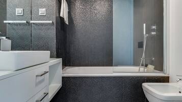 Panoramic Apartment | Bathroom