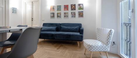 55-inch Smart TV with cable channels, TV