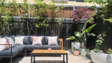 Basic Apartment, 1 Queen Bed | Property grounds