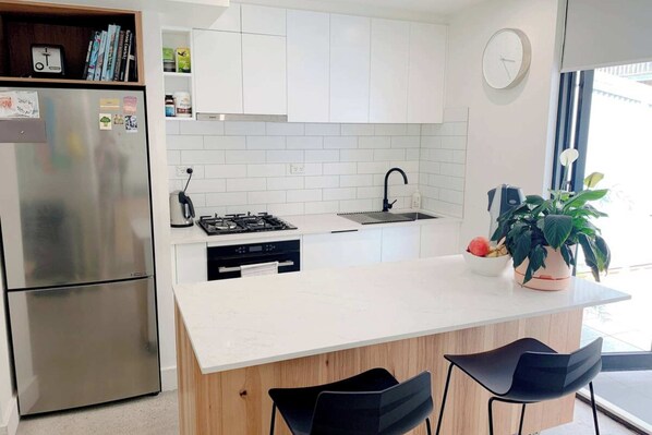 Appartement de base, 1 grand lit | Cuisine privée | Réfrigérateur, un four, surface de cuisson, lave-vaisselle