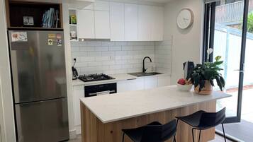 Basic Apartment, 1 Queen Bed | Private kitchen | Fridge, oven, stovetop, dishwasher