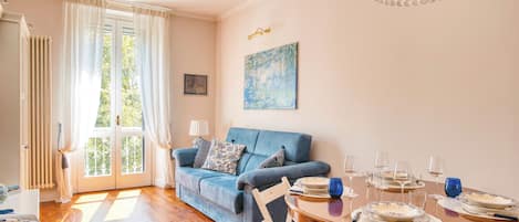 Apartment (1 Bedroom) | Living area