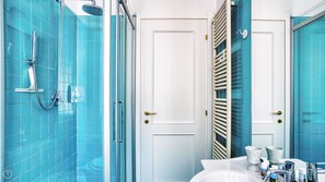 Apartment (1 Bedroom) | Bathroom