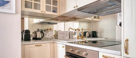 Apartment (1 Bedroom) | Private kitchen | Oven, stovetop, dishwasher, highchair