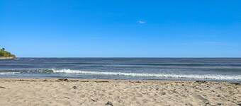 Shorebreeze Inn | Tri-Plex in Kennebunk, Family Fun, Pool, Outdoor games