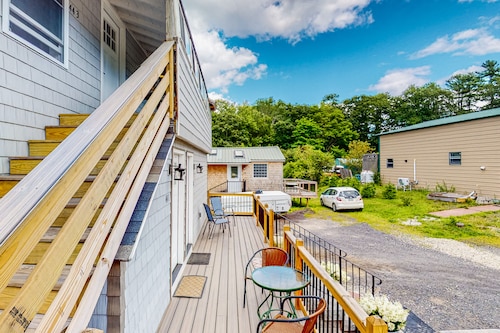 Shorebreeze Inn | Tri-Plex in Kennebunk, Family Fun, Pool, Outdoor games