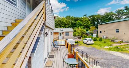 Shorebreeze Inn | Tri-Plex in Kennebunk, Family Fun, Pool, Outdoor games