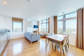 Interior - Spacious 3 bed with city views in Limehouse (London)