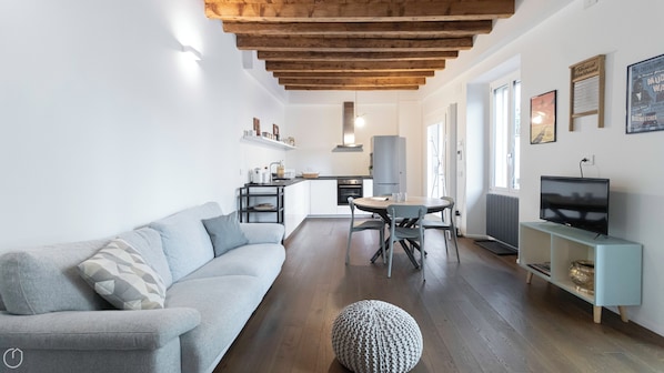 Apartment (1 Bedroom) | Wohnbereich