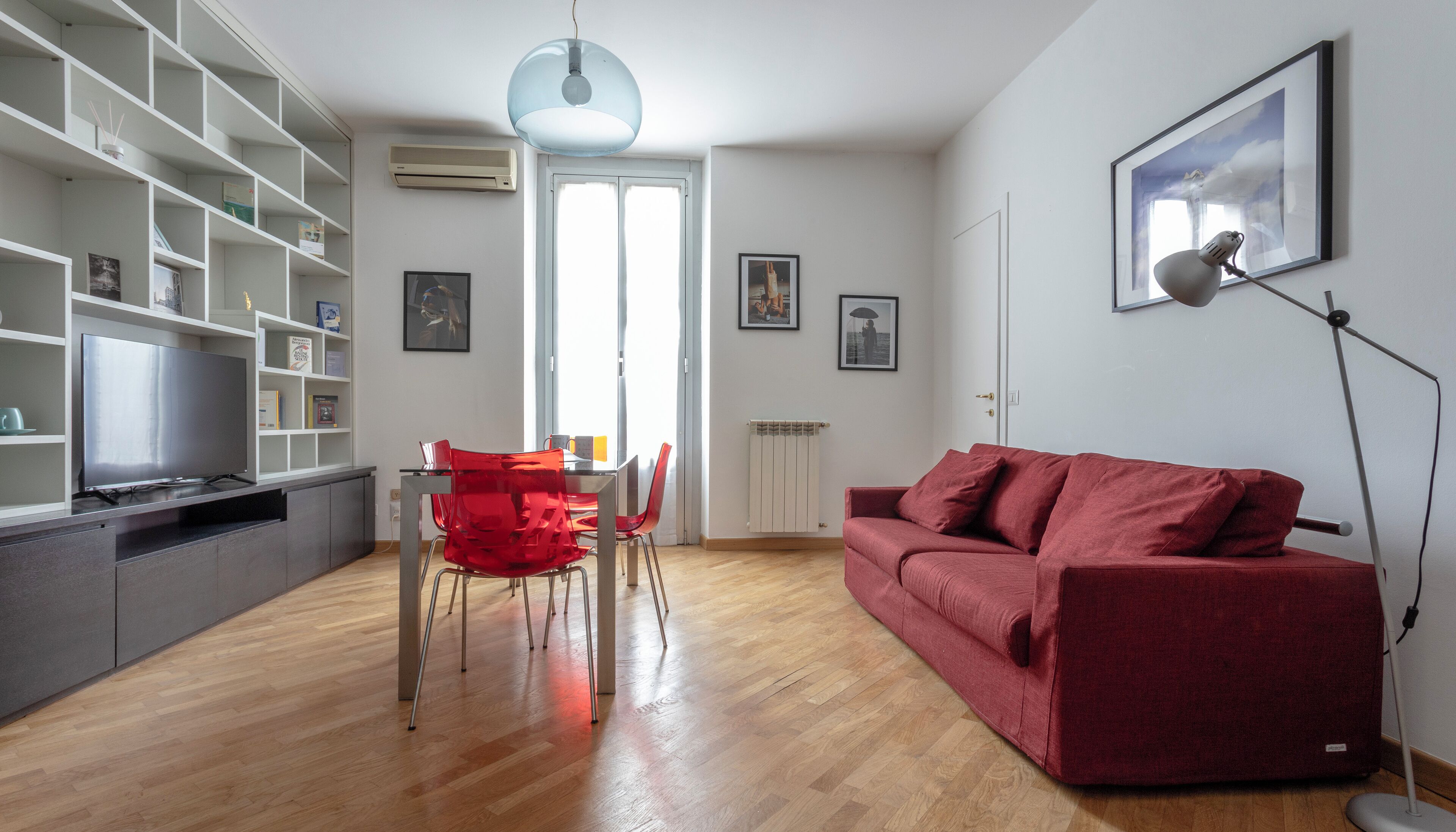 Apartamento (1 Bedroom) | Zona de estar | Smart TV de 55 pulgadas con canales por cable, una televisión