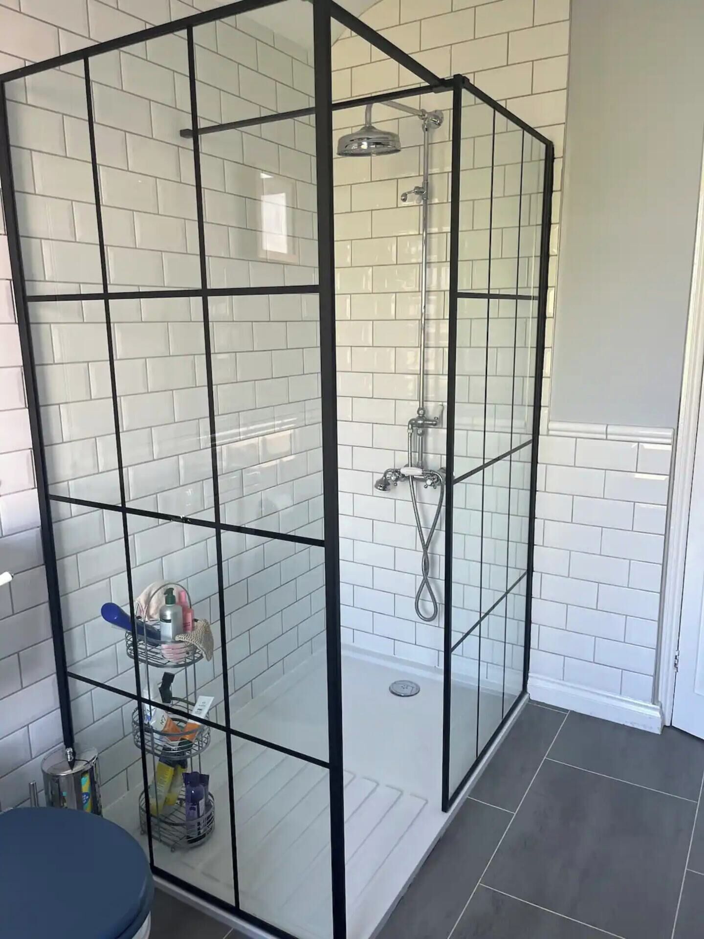 Basic-hus - flere senge | Badeværelse | Hårtørrer, håndklæder, Sæbe, Shampoo