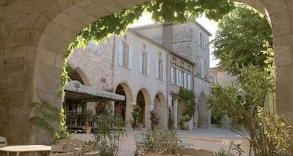 Luxury Dordogne Farmhouse - Private SwimmingPool, Parking, Views, Starlink