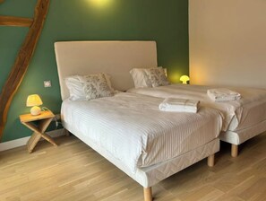 10 dormitorios, cuna de viaje, wifi y ropa de cama