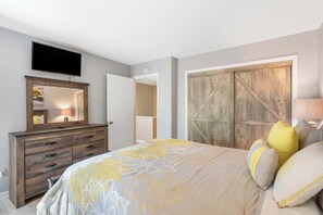 3 عدّة غرف نوم وبديكورات فريدة لكل غرفة وطراز فريد لكل وحدة