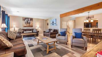 Condo, Multiple Beds, Patio, Garden View ( Mulligans Escape) | Living area