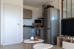 Kühlschrank, Mikrowelle, Ofen, Geschirrspüler