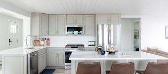 Modern Lakefront Gun Lake Cottage Near Bay Pointe Inn