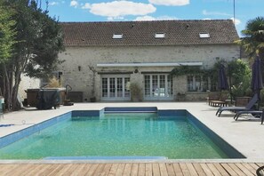 Piscina all'aperto, una piscina riscaldata