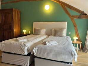 3 bedrooms, travel crib, free WiFi, bed sheets
