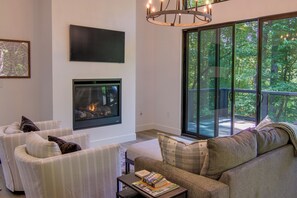 TV, fireplace, books - Modern Cabin w/ Hot Tub & Fire Pit in Fairview! (Fairview)