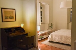 5 bedrooms, WiFi, bed sheets