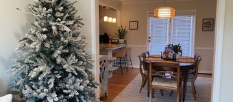 Cozy Cottage near Expo, Pets Welcome!