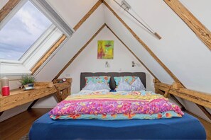 3 bedrooms, iron/ironing board, travel cot, WiFi - Historic Maisonette with Sauna, Garden and Privacy (Schonach im Schwarzwald)