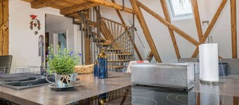 Historic Maisonette with Sauna, Garden and Privacy