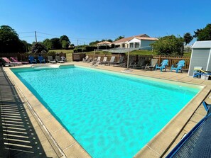 Outdoor pool, a heated pool - Les Gîtes de la Richardière à 10 Minutes des Plages Vendéennes (Saint-Révérend)