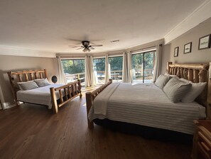 3 bedrooms, iron/ironing board, free WiFi, bed sheets - Red River Retreat - Three Bedroom House, Sleeps 12 (Pangburn)