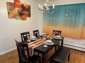Dining - Comfort Haven/King-Sized Bed/Near Nautical Mile- 20 minutes from JFK (Baldwin)
