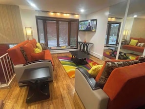 Smart TV - Comfort Haven/King-Sized Bed/Near Nautical Mile- 20 minutes from JFK (Baldwin)