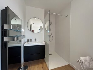 Hair dryer, towels, toilet paper - Villa sun dream (Septèmes-les-Vallons)
