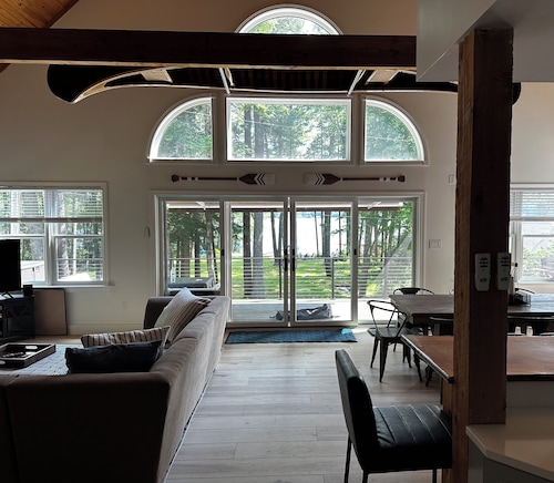 LARGE Waterfront Sandy Bottom Lake House on Brandy/Long Lake