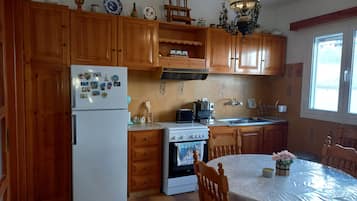Highchair, cookware/dishes/utensils, spices