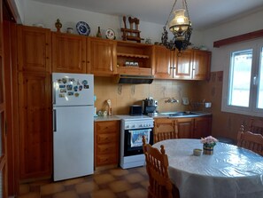 Periquera, utensilios de cocina y condimentos 