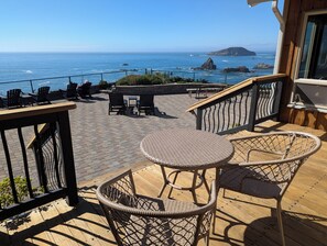 Terrace/patio - Sparkling Clean, Private & Quiet! Amazing Ocean Views [3] (Brookings)