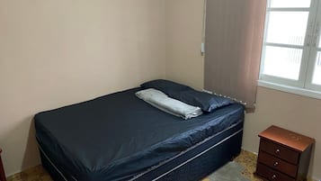 1 habitación, tabla de planchar con plancha y internet
