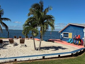 Property grounds - Surf’s Up! Beachside home/ Riverfront Club access (Cocoa Beach)