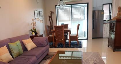 Cheerful 3br Townhome with Community pool in Nonthaburi City Center near MRT