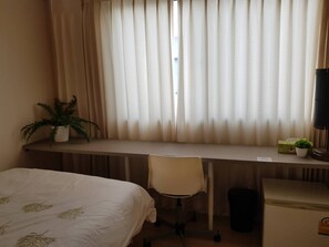 3 bedrooms, desk, iron/ironing board, WiFi