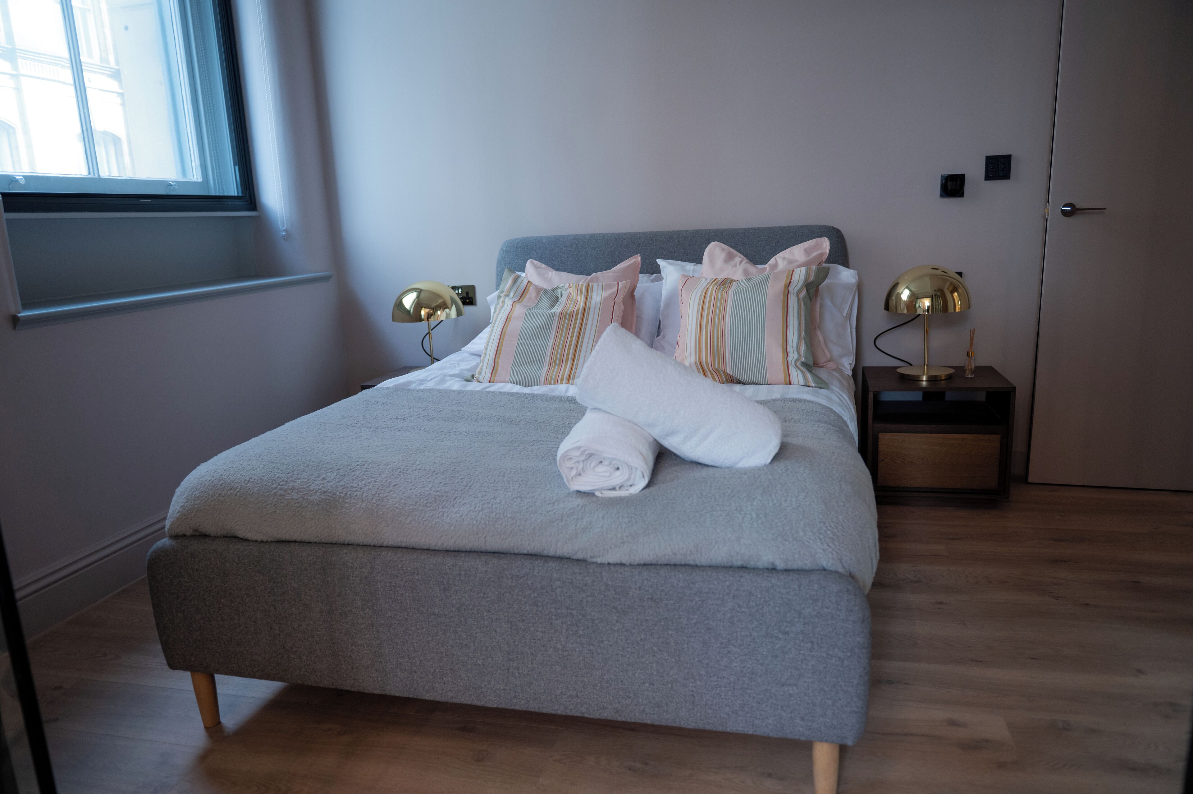 2 habitaciones, tabla de planchar con plancha y wifi gratis 