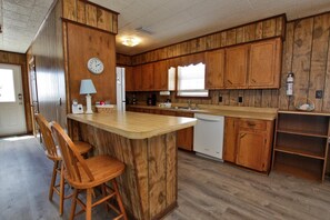 House, Multiple Beds (Klitzke House) | Private kitchen