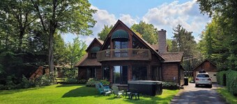 Magnifique Chalet sur le Lac, Terrain Boisé et Ruisseau, spa et Salle de jeu