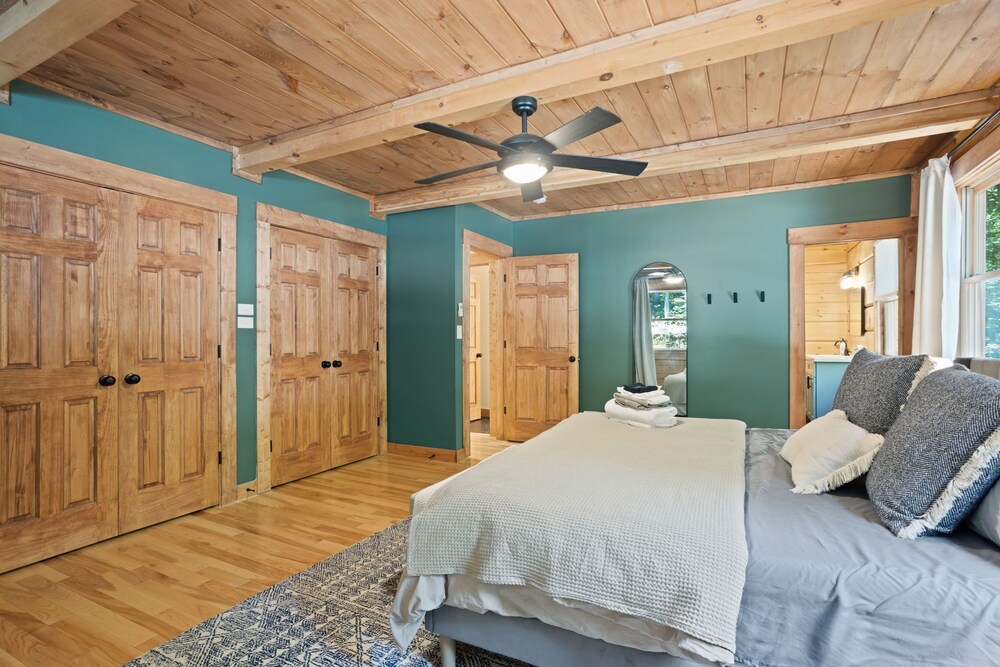 Stylish Cabin 10 minutes from Travelers Rest Marietta Vrbo