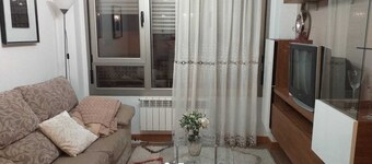 Chalet Familiar Tranquilo con Garaje Cerrado, Terraza y Jardín Para Descansar